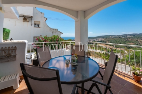 Manilva. La Duquesa. Apartamento en venta con vistas al mar