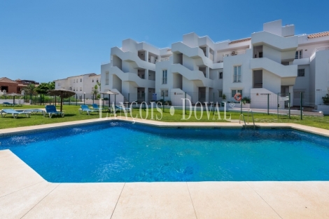 Manilva. La Duquesa. Apartamento en venta con vistas al mar