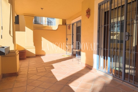 Marbella. Nagüeles. Magnifico apartamento en venta. Piscina y parking.