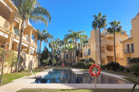 Marbella. Nagüeles. Magnifico apartamento en venta. Piscina y parking.