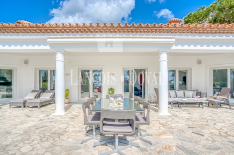 Marbella. Hacienda Las Chapas. Gran Villa en venta con fantásticas vistas al mar