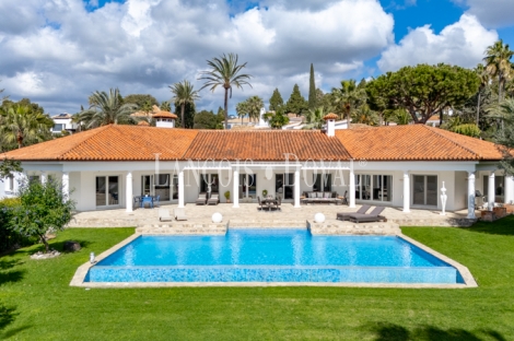 Marbella. Hacienda Las Chapas. Gran Villa en venta con fantásticas vistas al mar