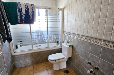 Coín. Chalet Semi Adosado en venta. Piscina comunitaria. Cerca centro.