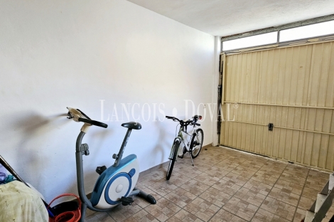 Coín. Chalet Semi Adosado en venta. Piscina comunitaria. Cerca centro.