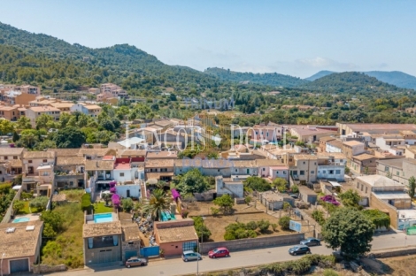 Capdepera. Venta casa de pueblo con terreno para 9 apartamentos. Mallorca