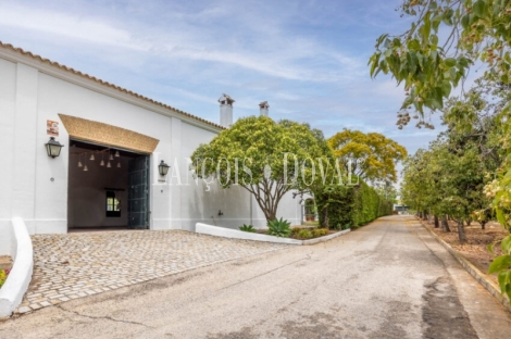 Sevilla. Exclusiva finca ecuestre y caserío en venta. El Aljarafe