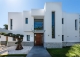 Estepona. Atalaya. Villa de diseño contemporaneo en venta muy cerca de Playa