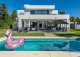 Estepona. Atalaya. Villa de diseño contemporaneo en venta muy cerca de Playa