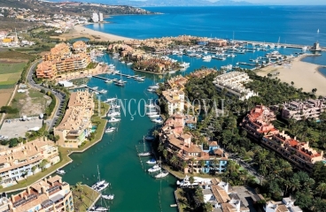 Sotogrande. Piso exclusivo en venta con vistas a La Marina.