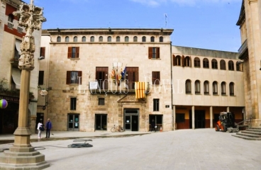 Tàrrega. Centro urbano. Edificio en venta ideal geriátrico, oficinas corporativas o consultas.