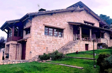 El Espinar. Segovia. Casa rústica en venta.  