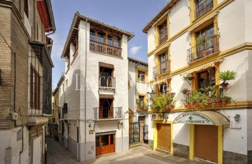 Granada. Casa Palacio Mudéjar en venta. Bajo Albaicín junto Plaza Nueva