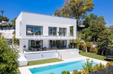 Marbella. Guadalmina Baja. Villa de lujo en venta. Propiedades exclusivas en la Costa del Sol.