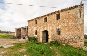 Artà, Mallorca. Gran finca rústica en venta con casa para reformar.